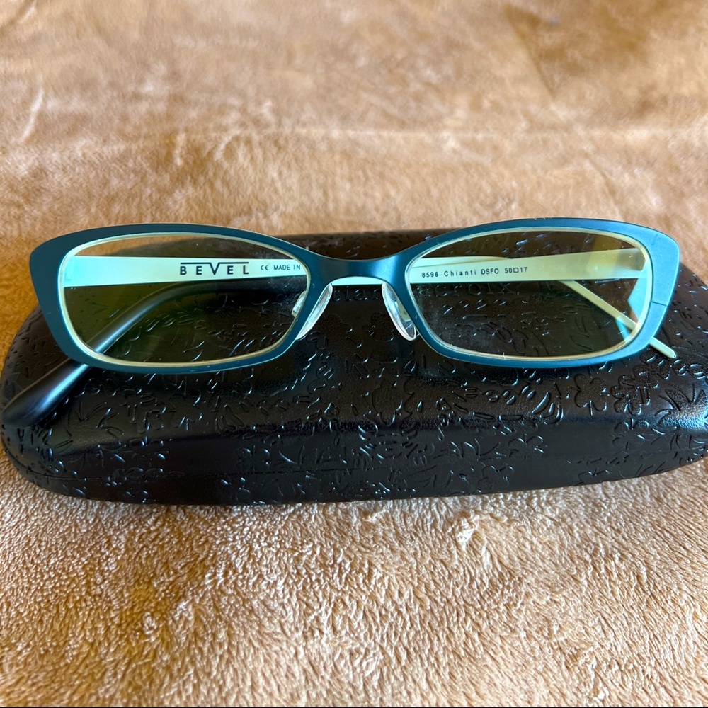 Bevel Eyeglasses Frame Japan 8596 Chianti DSFO 50 17 in blue color.